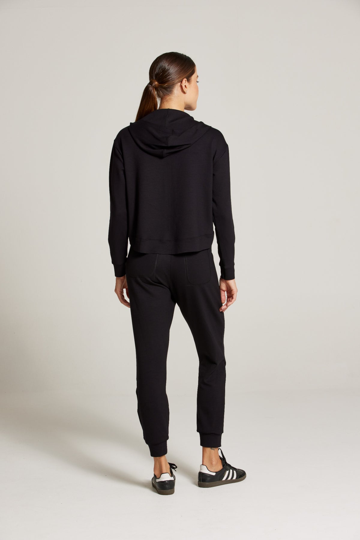 Conjunto Essence (Moletom com Capuz e Calça)