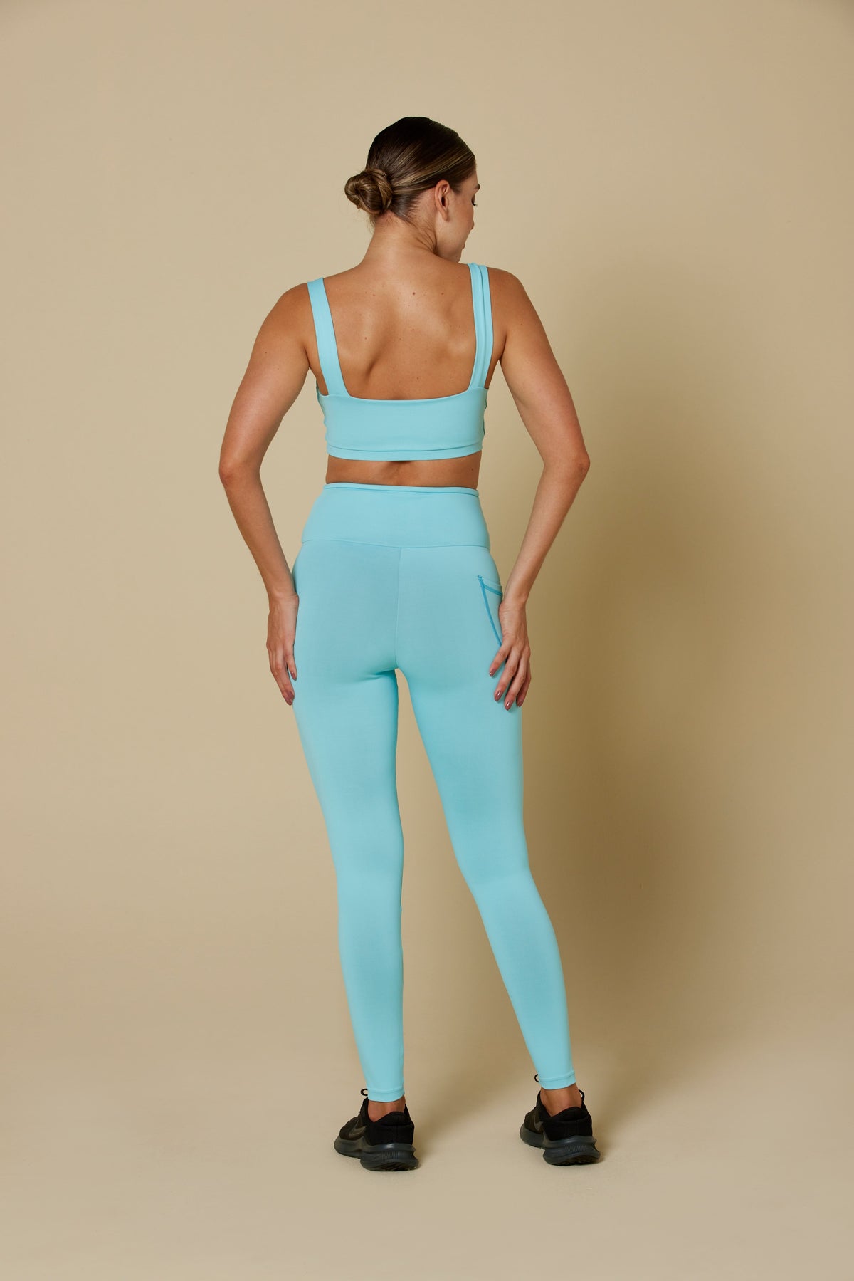 CALÇA LEGGING BLACKOUT COM BOLSO