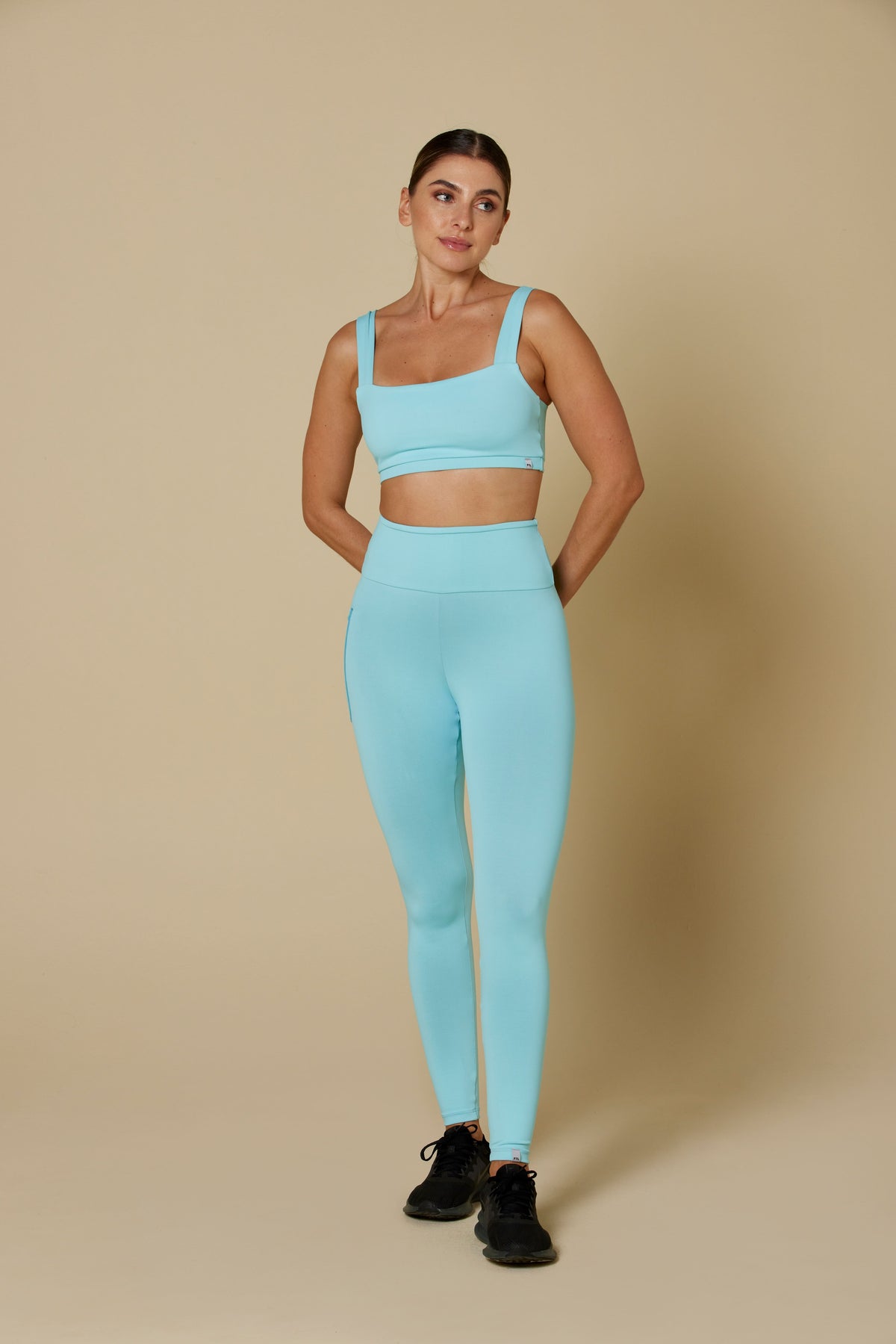 CALÇA LEGGING BLACKOUT COM BOLSO