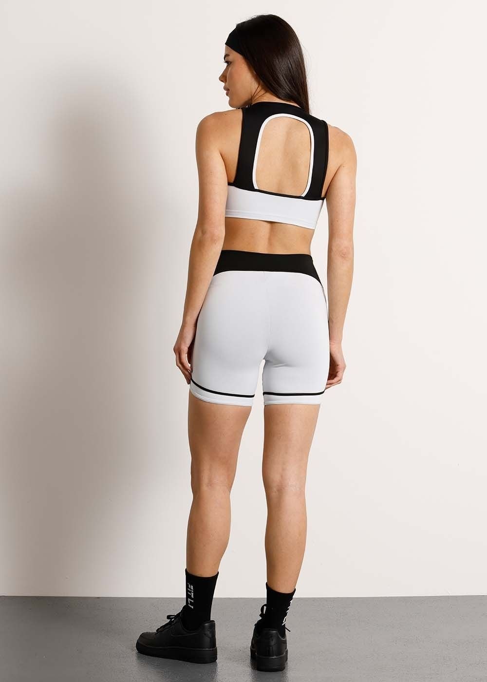 SHORT COM BOLSO SYNERGY BL